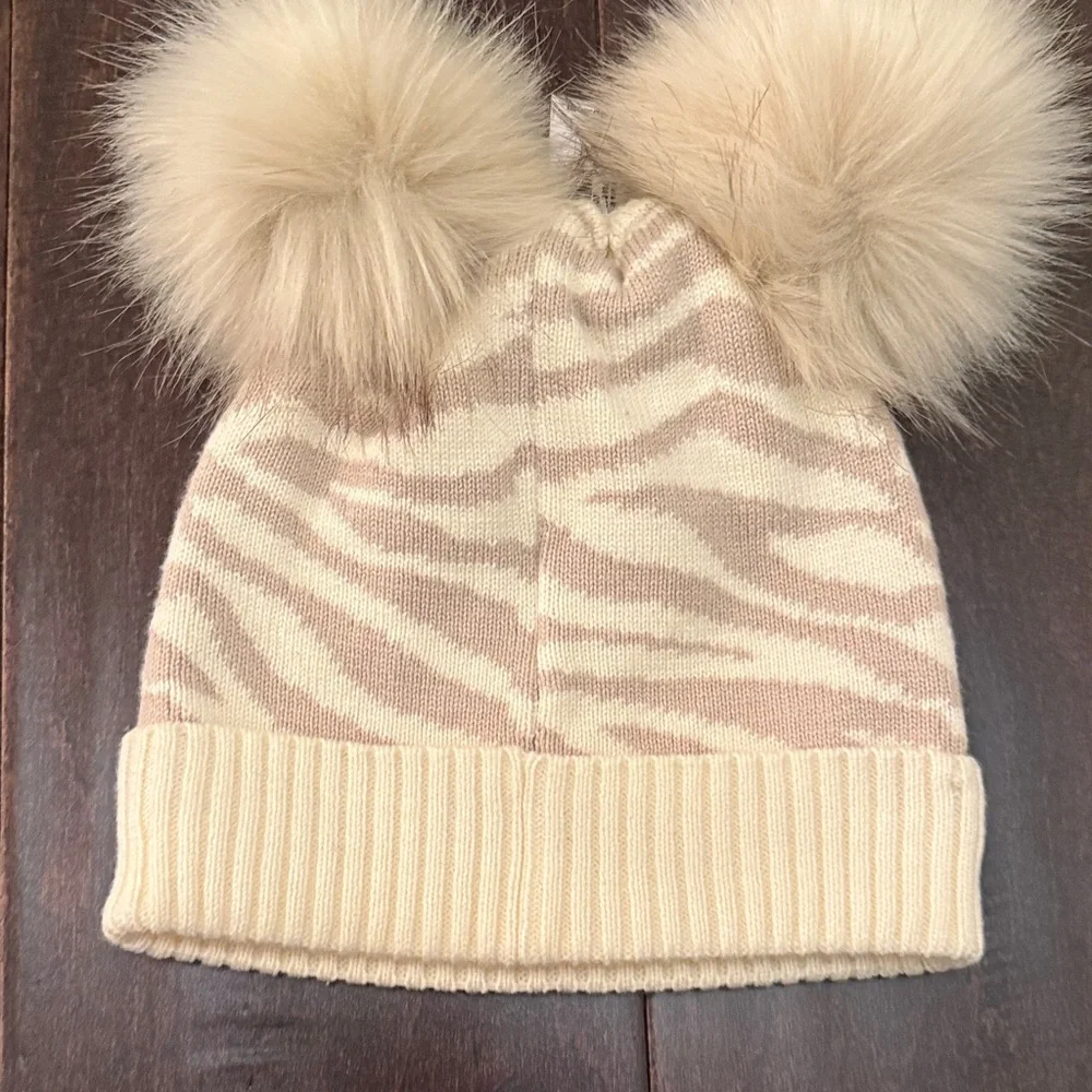 NWT GAP Cream and Tan Fur Pom-Pom Zebra Print  Beanie and Mittens! Size 2T/3T